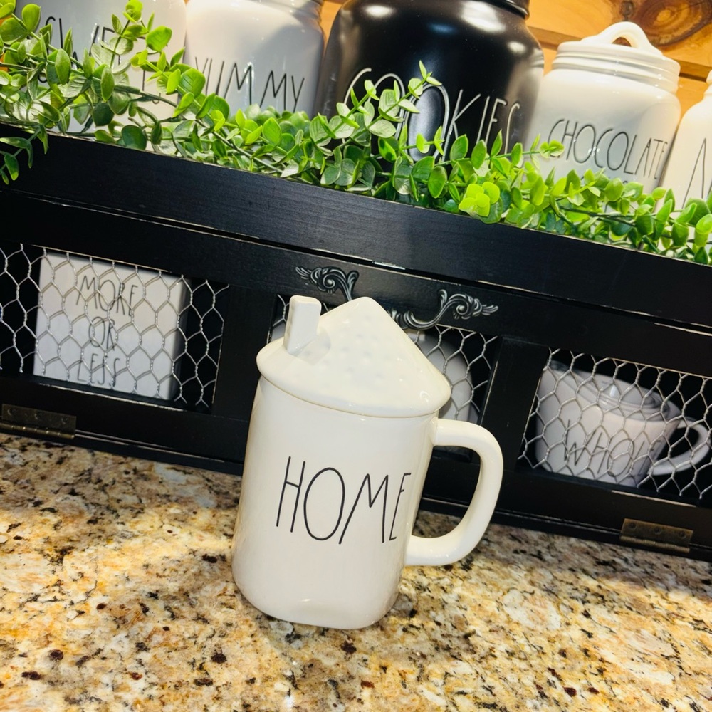 White Ceramic Mug with chimney Lid